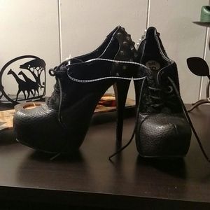 Two toned high heels with spiked backs